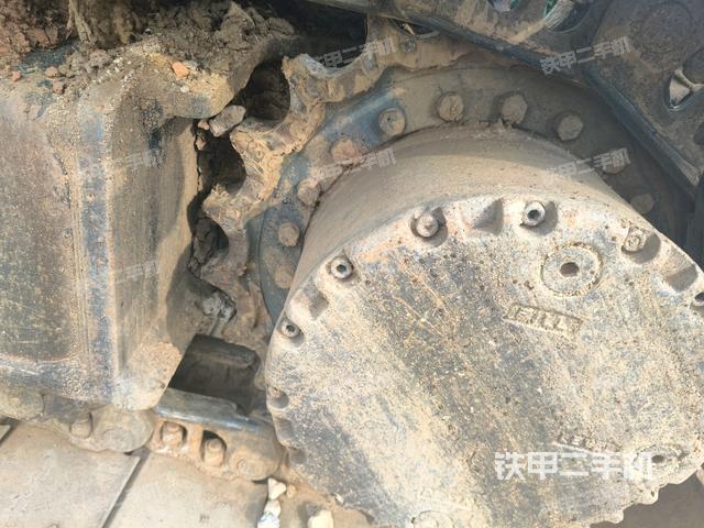 右驅(qū)動輪（行走機構(gòu)）