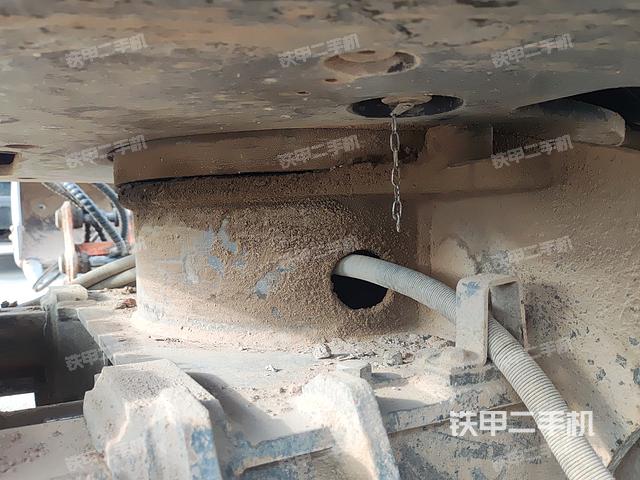 回转马达和主控阀（整机外观）