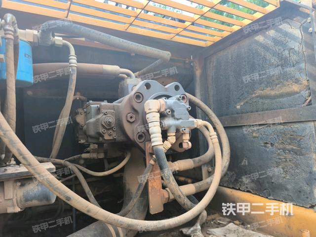 液壓泵斜45?右（大件艙室）