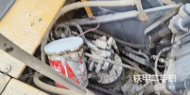 回转马达和主控阀（整机外观）