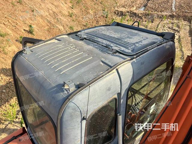 驾驶室顶部（整机外观）