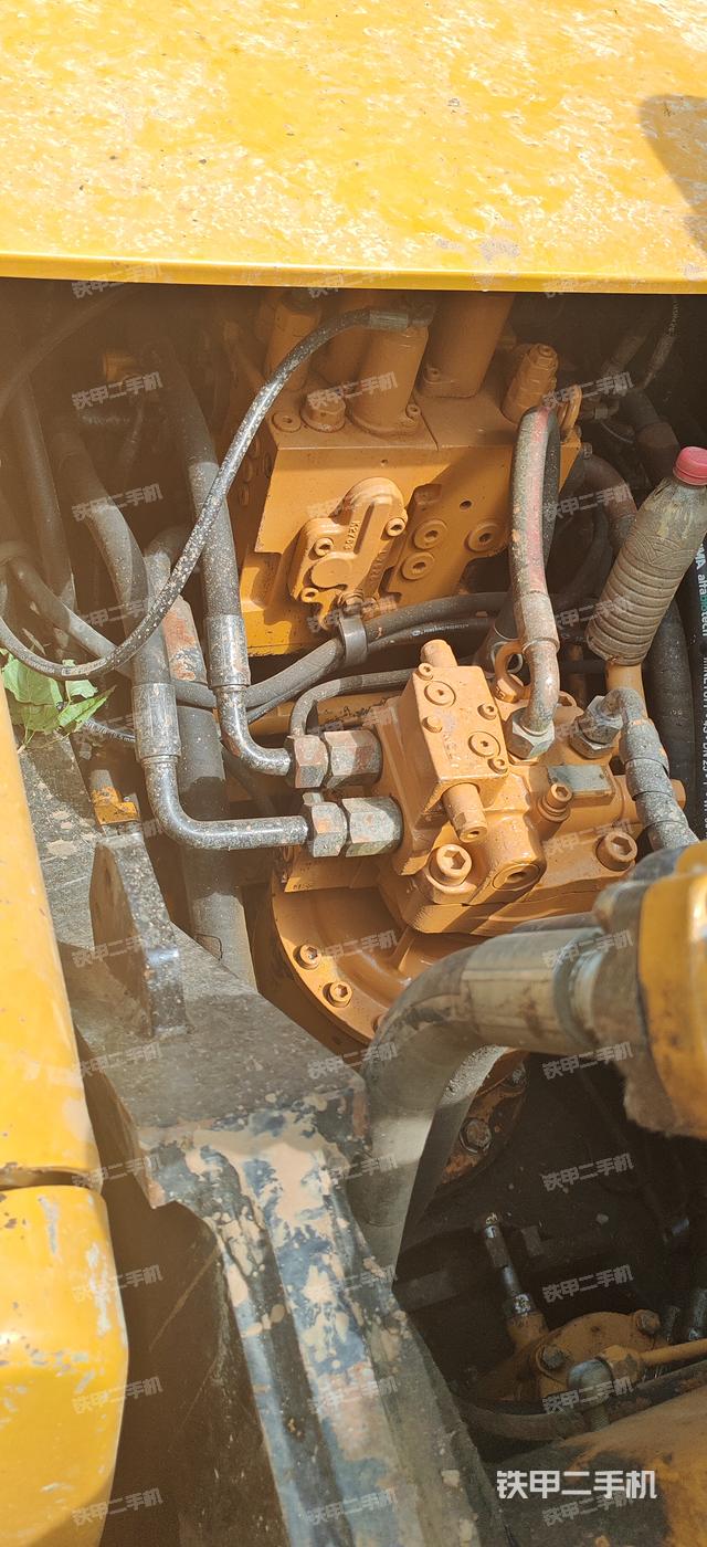 回转马达和主控阀（整机外观）