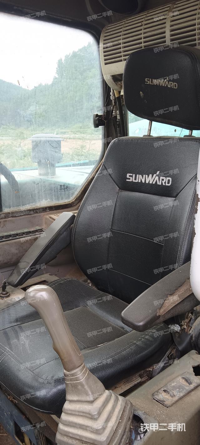 驾驶室整体（整机外观）