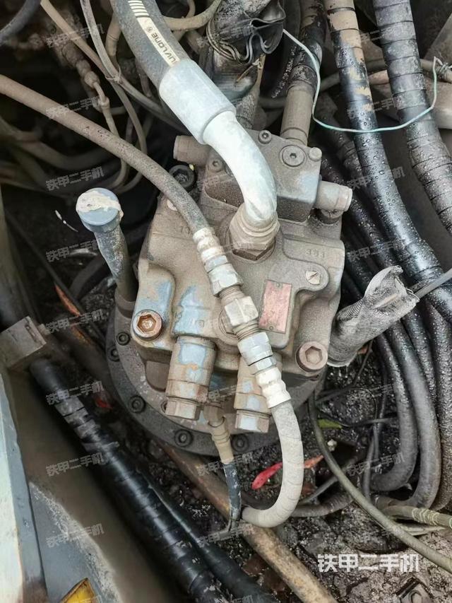 回转马达和主控阀（整机外观）