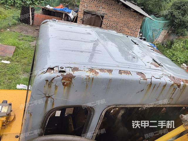 驾驶室顶部（整机外观）