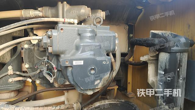 液压泵舱室正面整体（整机外观）