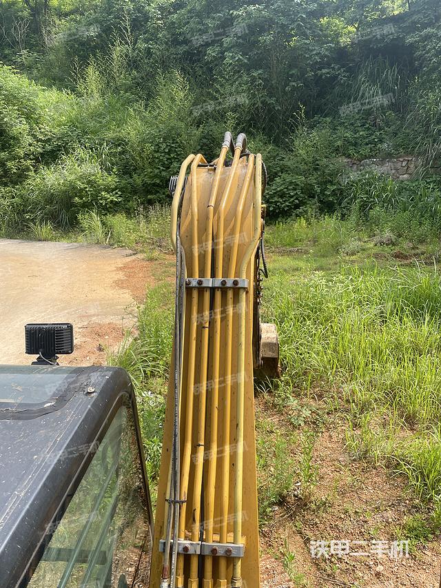 驾驶室顶部（整机外观）