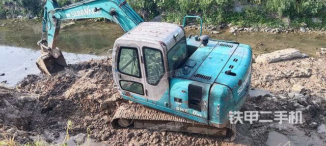 驾驶室顶部（整机外观）