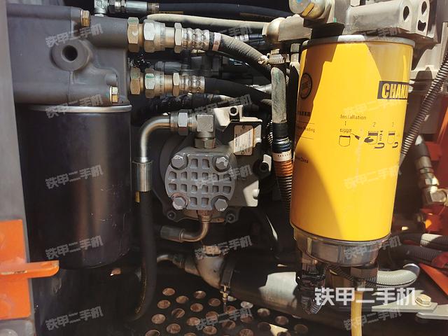 液压泵舱室正面整体（整机外观）