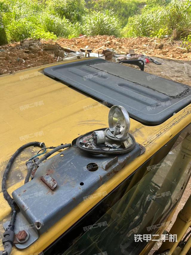 驾驶室顶部（整机外观）