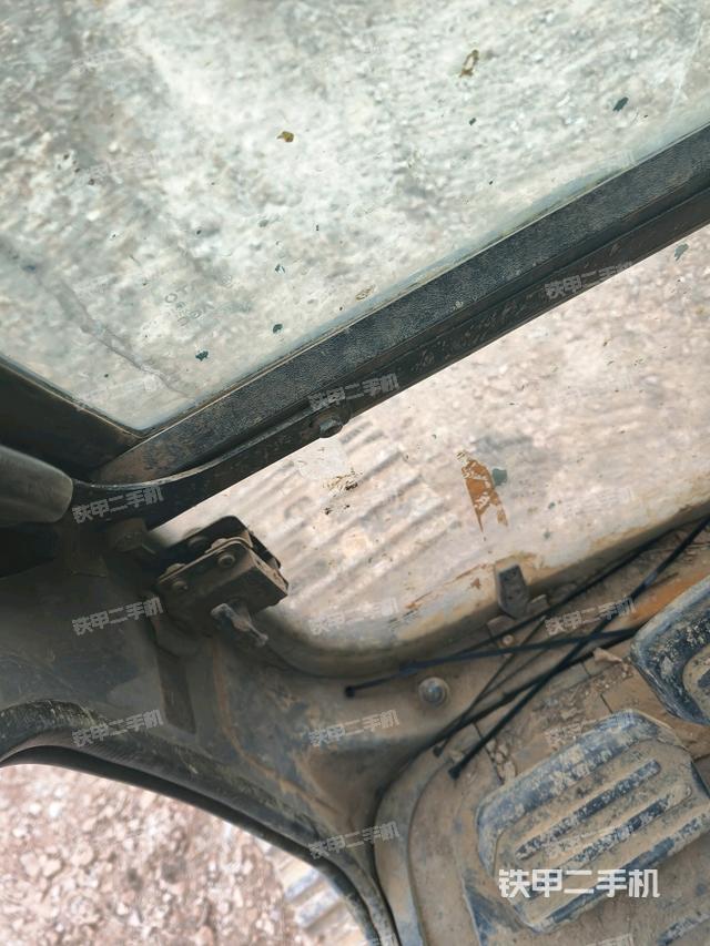 左后方玻璃角標（駕駛室部分）