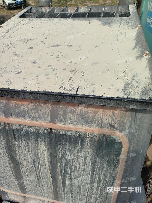 驾驶室顶部（整机外观）