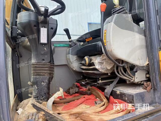 驾驶室整体（整机外观）