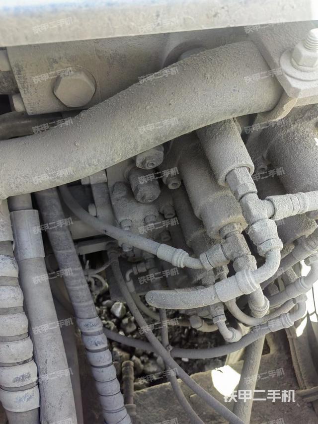 回转马达和主控阀（整机外观）