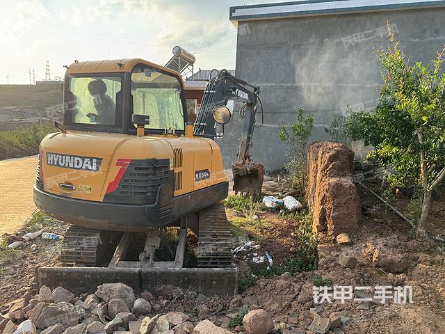 驾驶室顶部（整机外观）