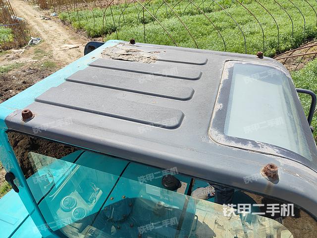 驾驶室顶部（整机外观）