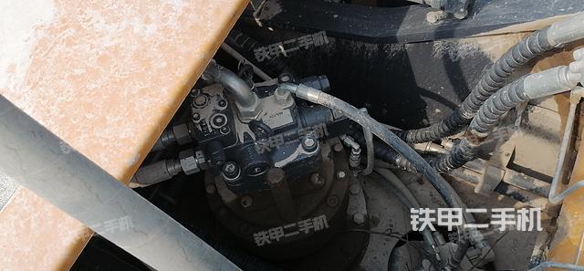 回转马达和主控阀（整机外观）