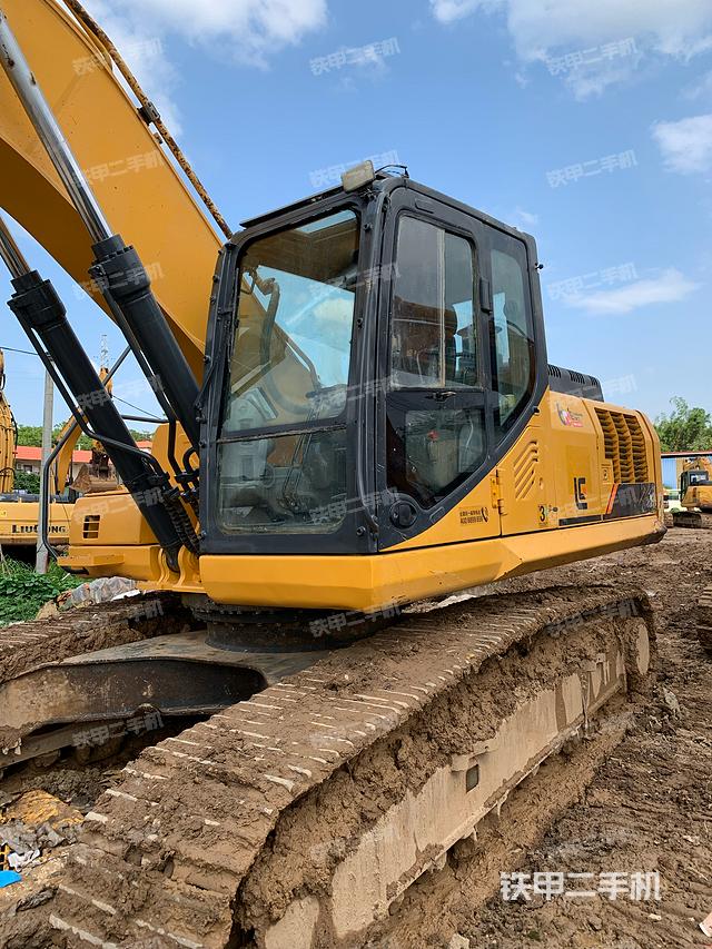 驾驶室顶部（整机外观）