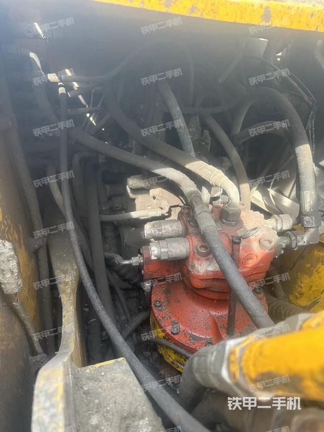 回转马达和主控阀（整机外观）