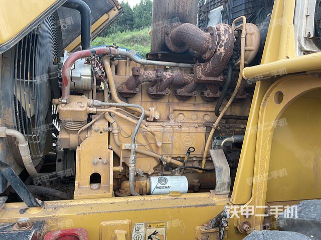 发动机右侧（整机外观及大件）