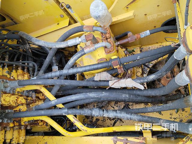 回转马达和主控阀（整机外观）