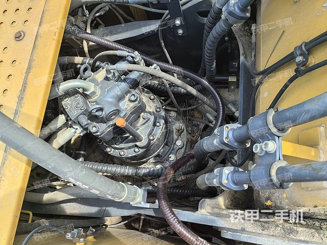 回转马达和主控阀（整机外观）