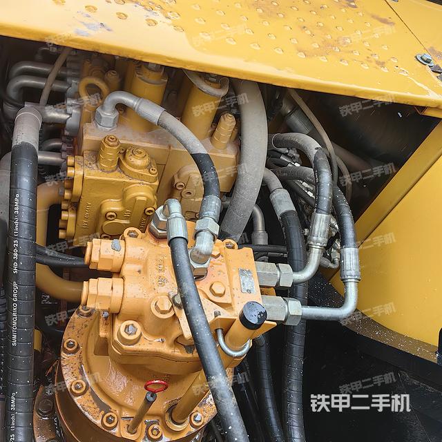 回转马达和主控阀（整机外观）