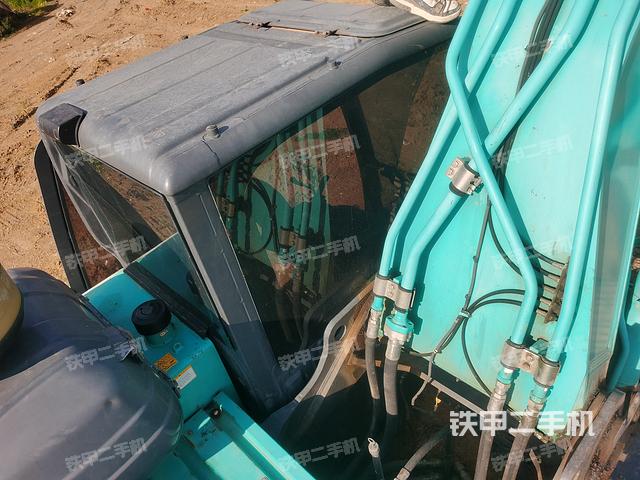 驾驶室顶部（整机外观）