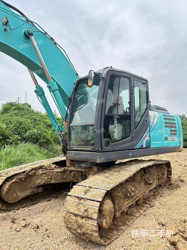 驾驶室顶部（整机外观）