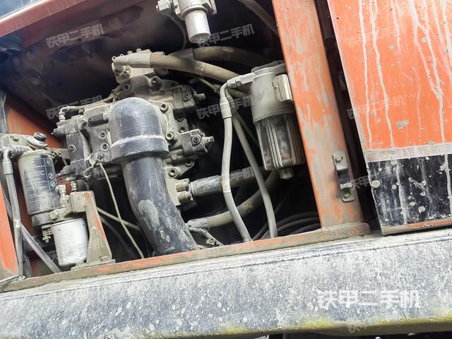 液压泵舱室正面整体（整机外观）