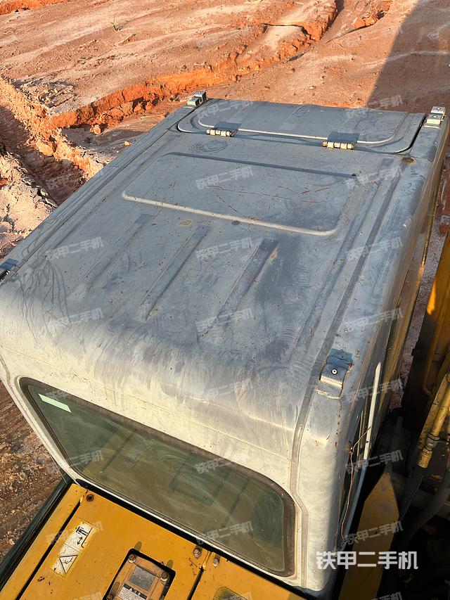 驾驶室顶部（整机外观）