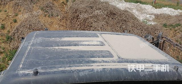 驾驶室顶部（整机外观）