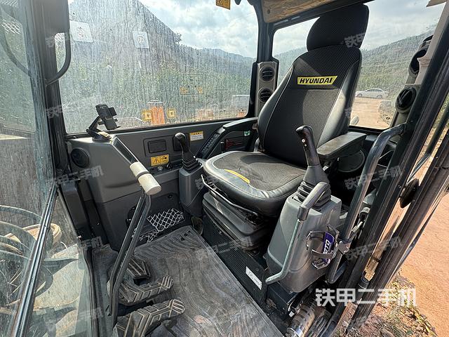 驾驶室整体（整机外观）