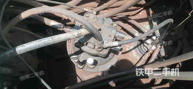 回转马达和主控阀（整机外观）