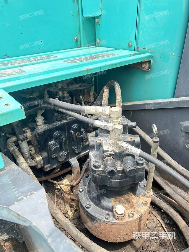 回转马达和主控阀（整机外观）