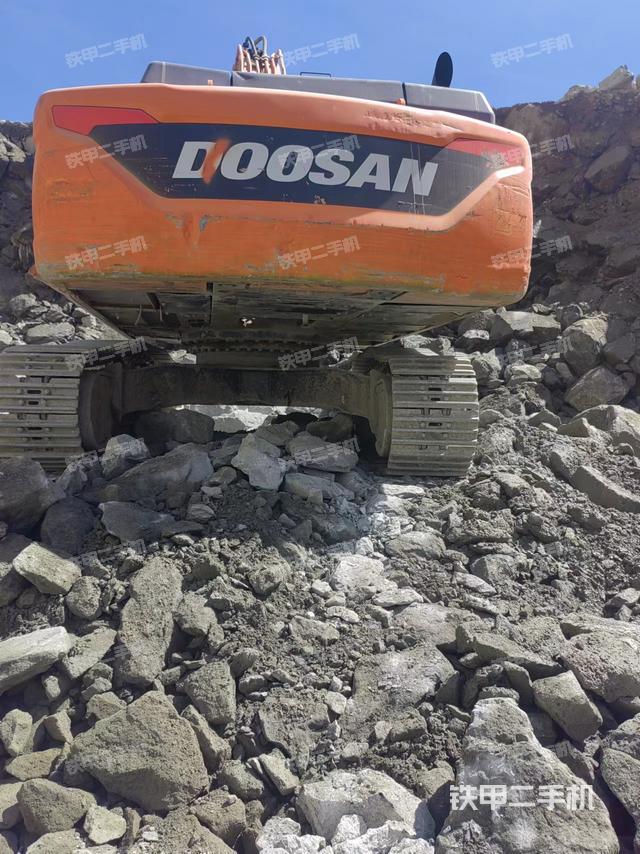 驾驶室顶部（整机外观）