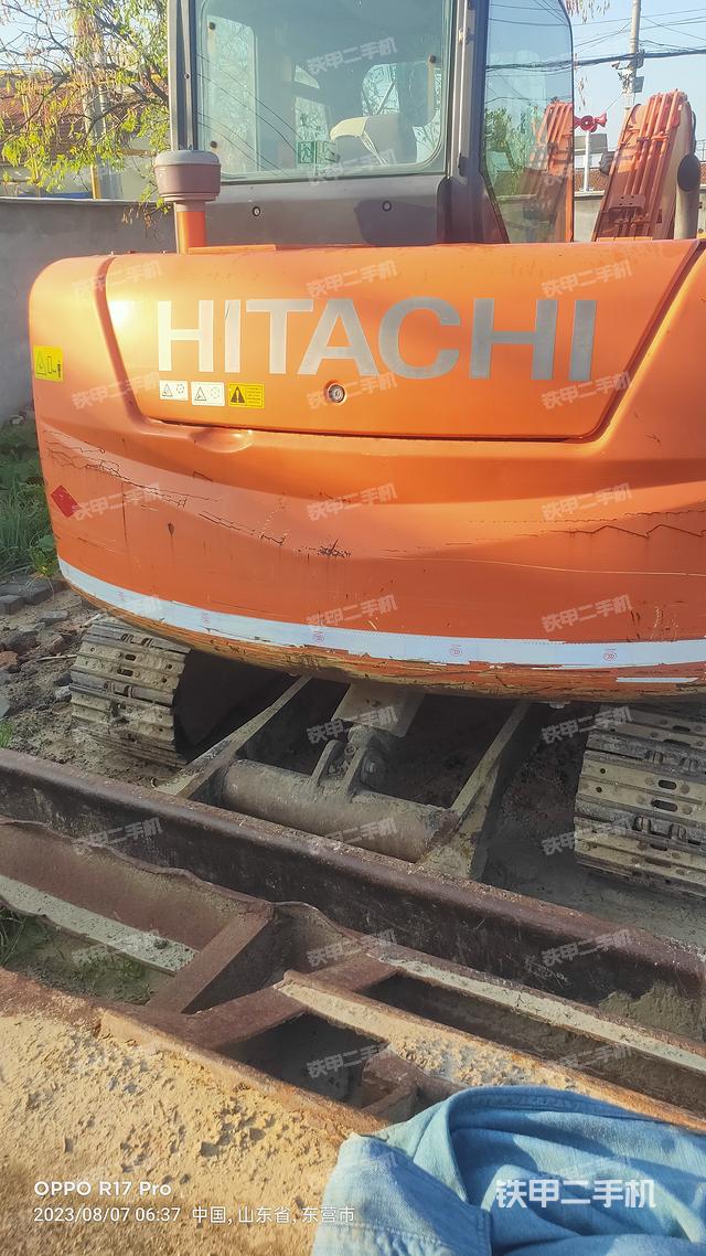 液压泵舱室正面整体（整机外观）