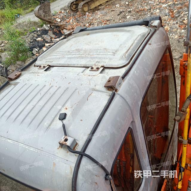 驾驶室顶部（整机外观）