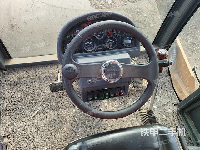 驾驶室操作台（设备外观及核心部件）