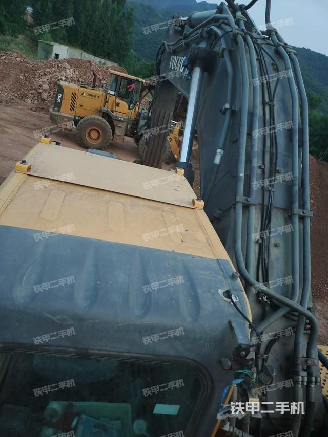 驾驶室顶部（整机外观）