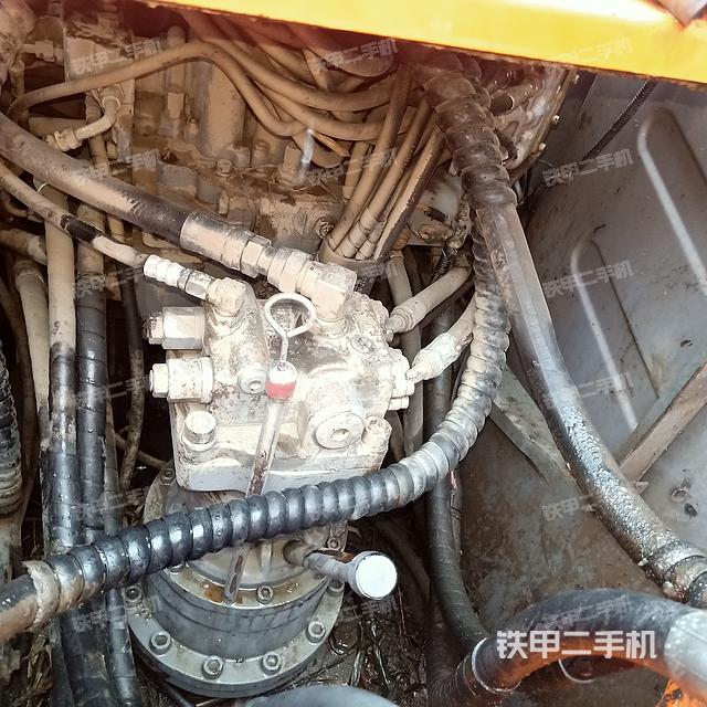 回转马达和主控阀（整机外观）