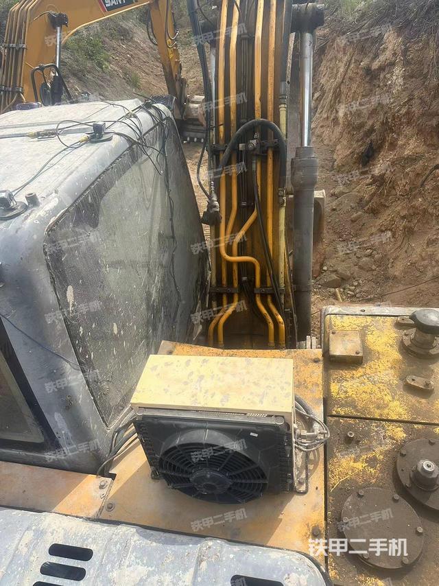 驾驶室顶部（整机外观）