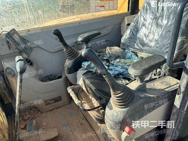 驾驶室整体（整机外观）