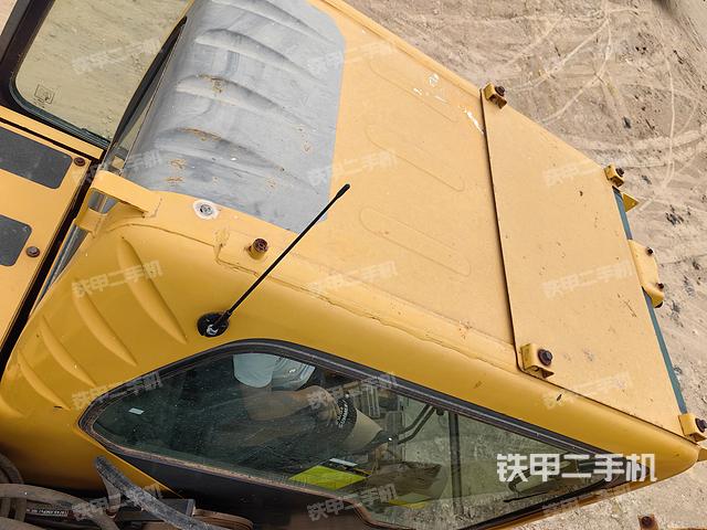 驾驶室顶部（整机外观）