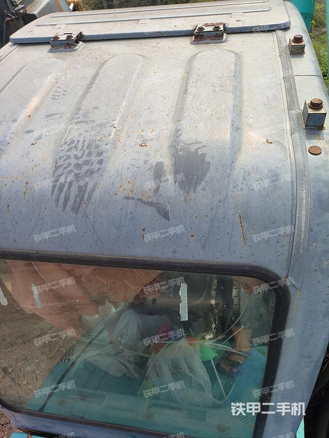 驾驶室顶部（整机外观）