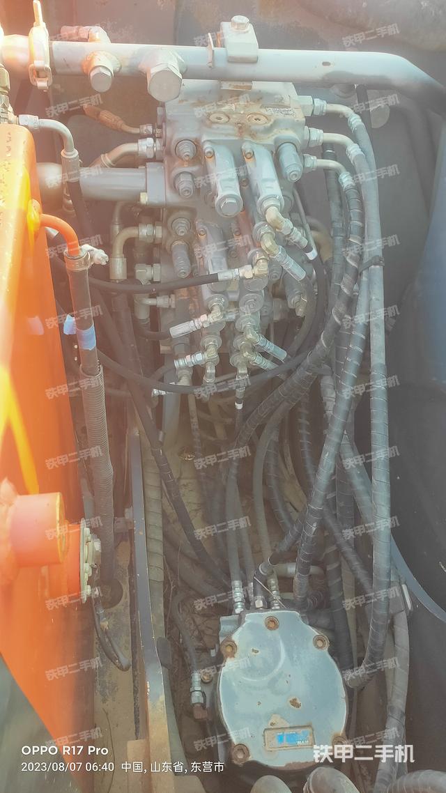 回转马达和主控阀（整机外观）