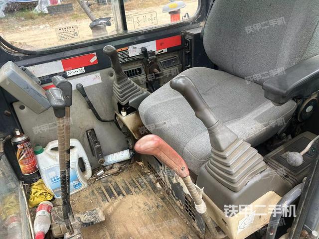 驾驶室整体（整机外观）