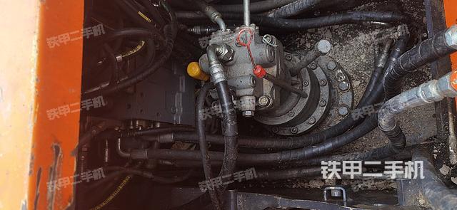 回转马达和主控阀（整机外观）