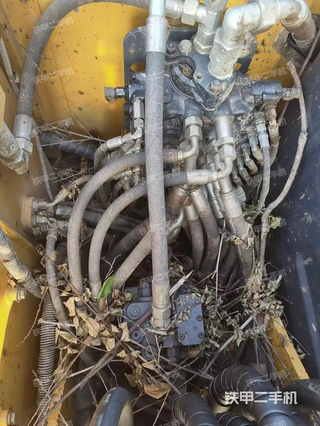 回转马达和主控阀（整机外观）