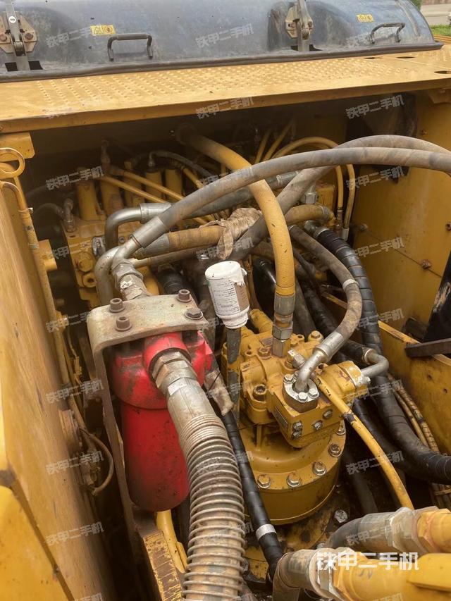 回转马达和主控阀（整机外观）